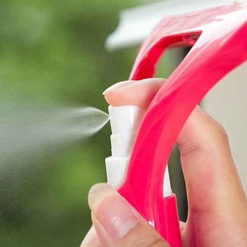Window Wiper with Built-In Spray